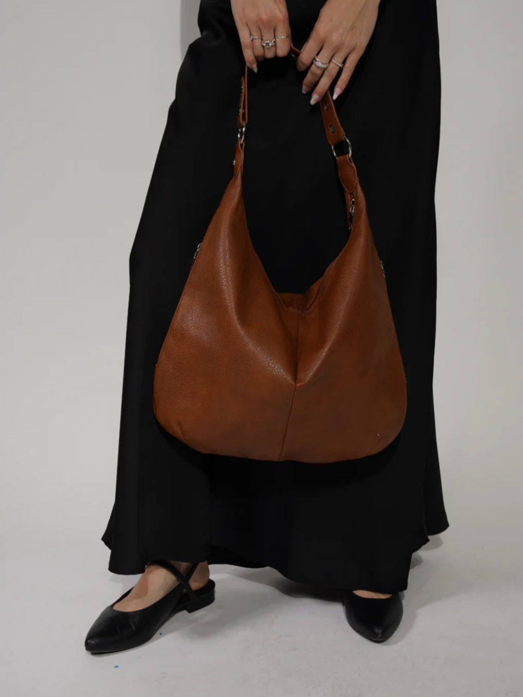 Hobo Handbag Leather Classic  Spacious Casual Tote with Minimalist Design Image 9